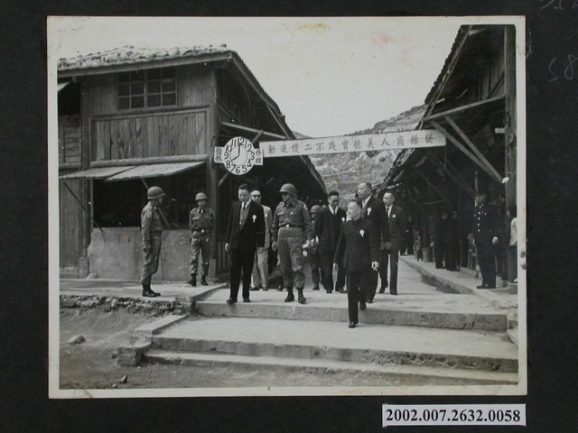 彭指揮官陪同參觀山隴街 (共2張)