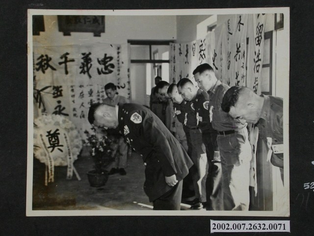 彭指揮官至軍人公墓主持馬祖地區各界春祭國軍陣亡將士 (共2張)