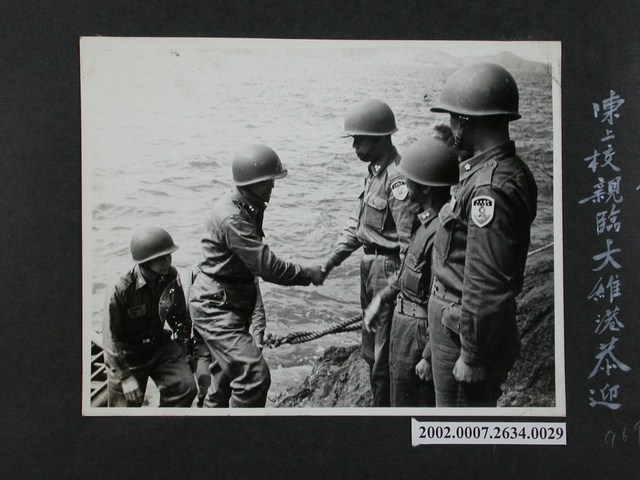 陳上校親臨大維港恭迎彭指揮官率端午節勞軍團 (共2張)