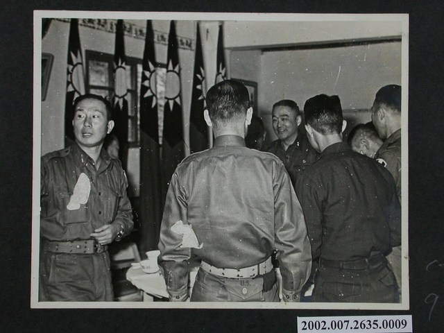 彭指揮官與官兵會餐 (共2張)