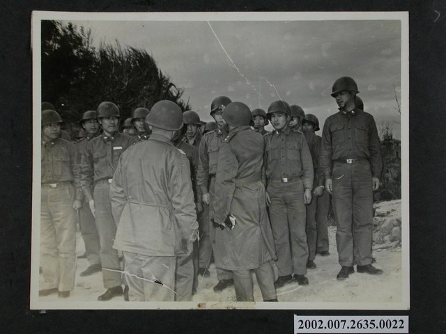 107營軍官代表恭迎彭指揮官 (共2張)