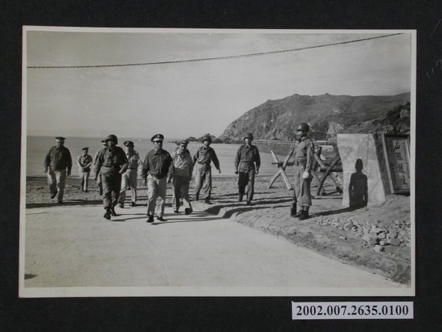 參謀總長彭孟緝上將參觀山隴護堤 (共2張)