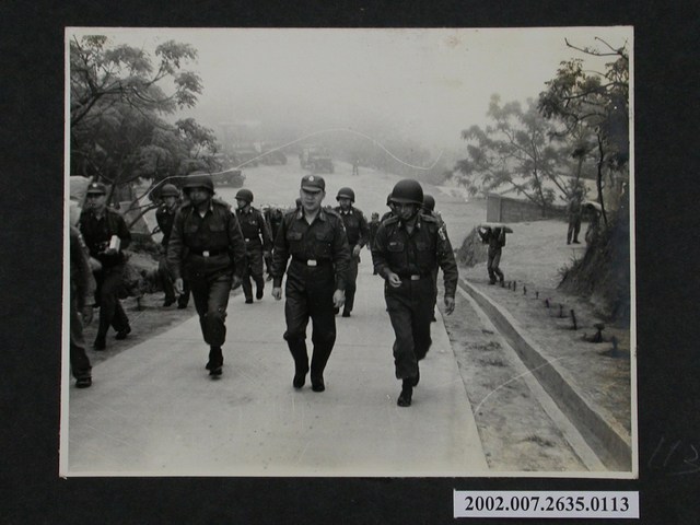 陸總政戰部主任江國棟中將參觀202R (共2張)