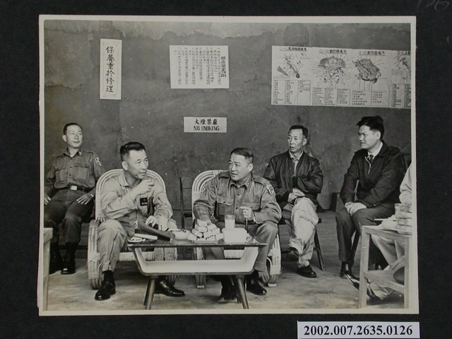 機場休息 (共2張)