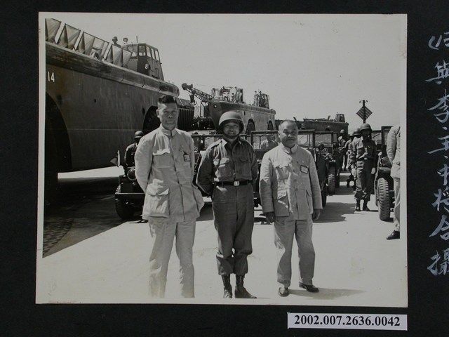 彭指揮官與李及王中將合照 (共1張)