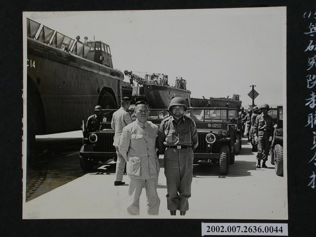 彭指揮官與研究院教職員合照 (共1張)