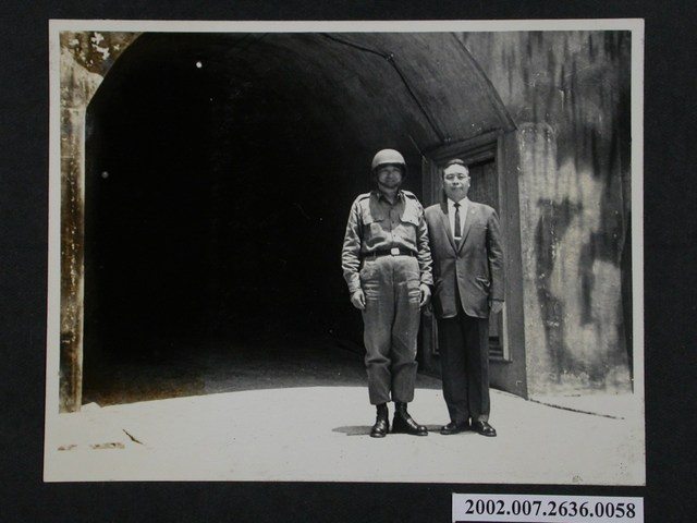 在中正門與訪問人員合影 (共1張)