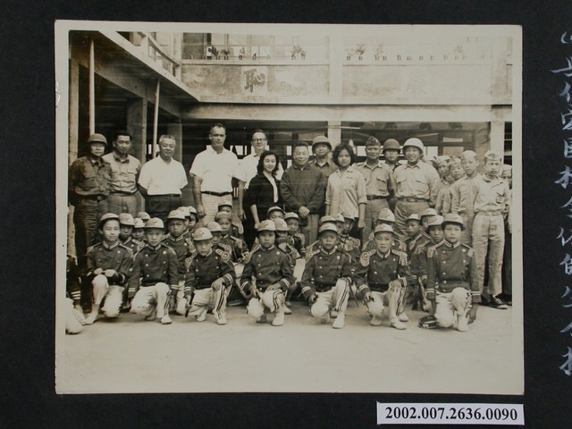 與仁愛國校全體師生合影 (共1張)