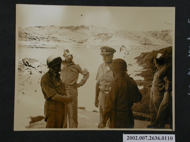 海軍總司令黎上將與美軍臺灣協防司令耿特納中將於右螺據點 (共1張)