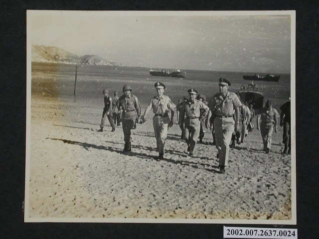 彭指揮官於碼頭歡迎陸軍總部參謀長華金祥中將等人 (共1張)