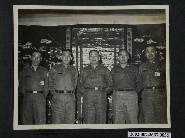 彭指揮官與何樹立委員及范少將等合影 (共1張)