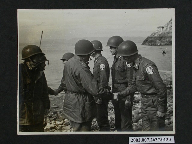 赴高登巡視防線 (共1張)