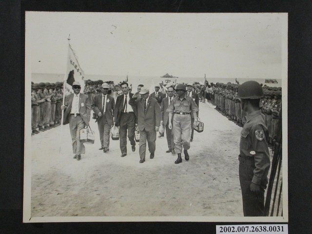 官兵代表列隊歡迎彰化縣各中等學校勞軍團 (共1張)