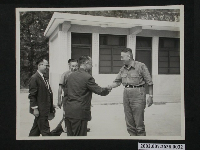 彰化縣各中等學校勞軍團團長呂世明等拜會彭啟超指揮官 (共1張)