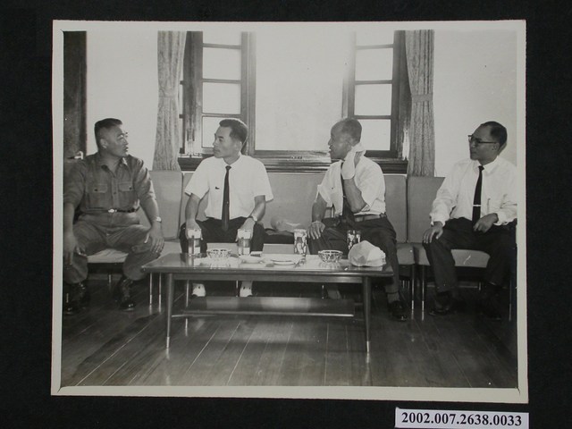 指揮官於陽明館以茶點招待彰化縣各中等學校勞軍團 (共1張)