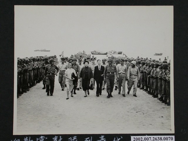 官兵代表列隊鼓掌歡迎監察院地方巡察委員 (共1張)
