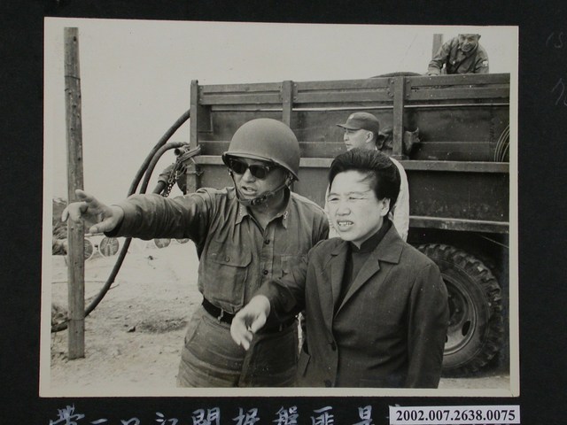 彭指揮官與監察院地方巡察委員張維貞瞭望大陸 (共1張)