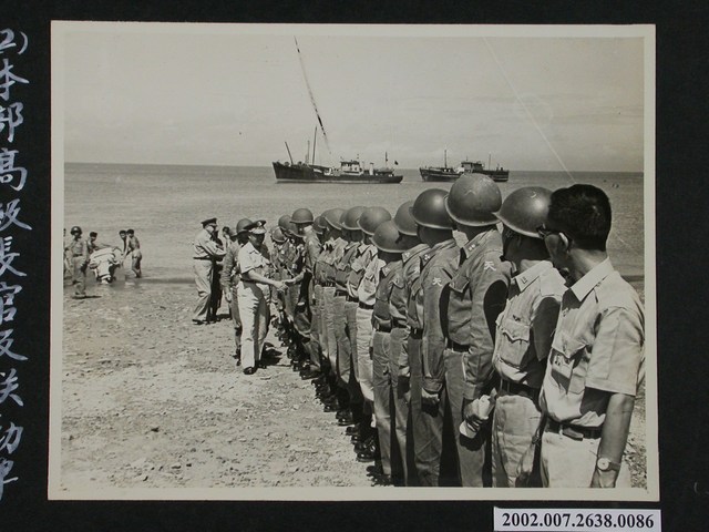 馬祖地區高級長官及聯勤單位主管列隊恭迎聯勤總部總司令賴上將 (共1張)