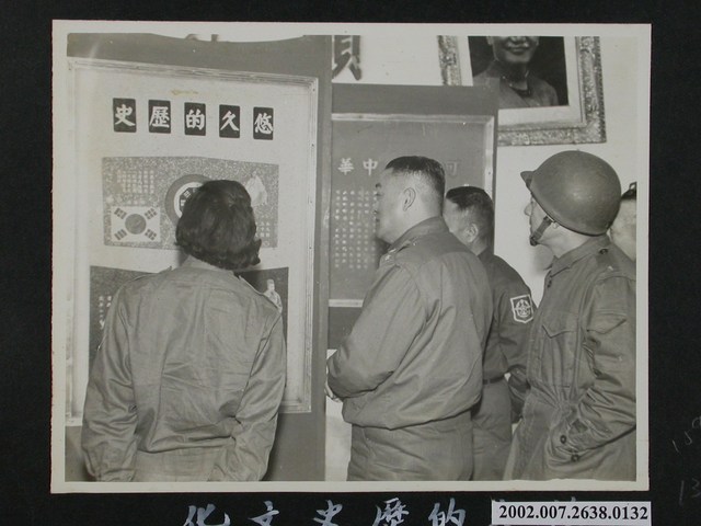 彭指揮官親臨休假中心巡視國軍文化服務團文物展覽 (共1張)