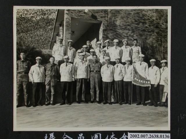 彭指揮官與臺南市中等學校勞軍團全體合影 (共1張)