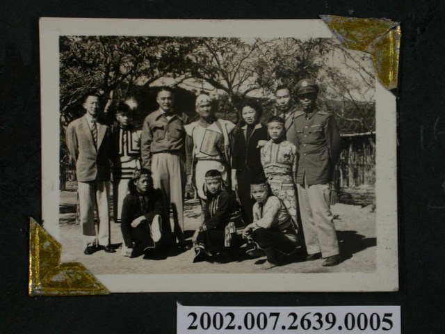 彭啟超一行人與邵族原住民合照 (共1張)