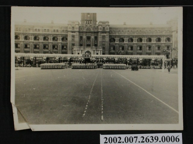 總統府前閱兵 (共1張)