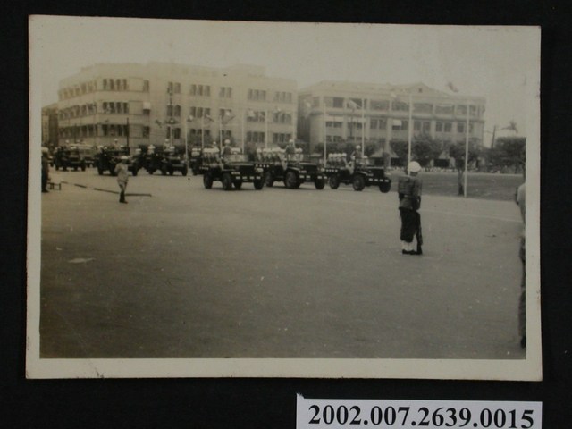 觀賞閱兵典禮之悍馬車隊通過 (共1張)