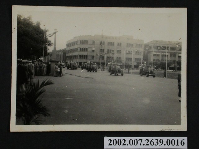 觀賞閱兵典禮之悍馬車隊通過 (共1張)