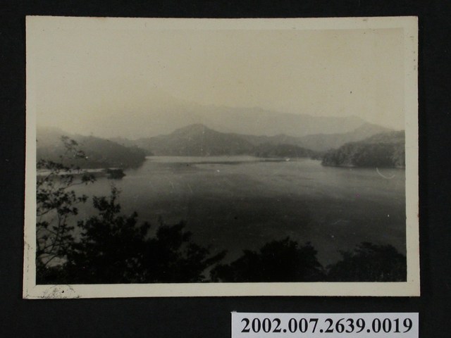 湖光山色 (共1張)