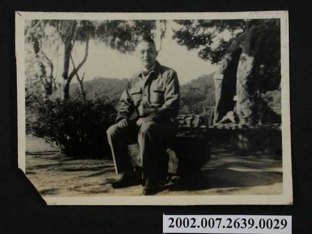 彭啟超獨照 (共1張)