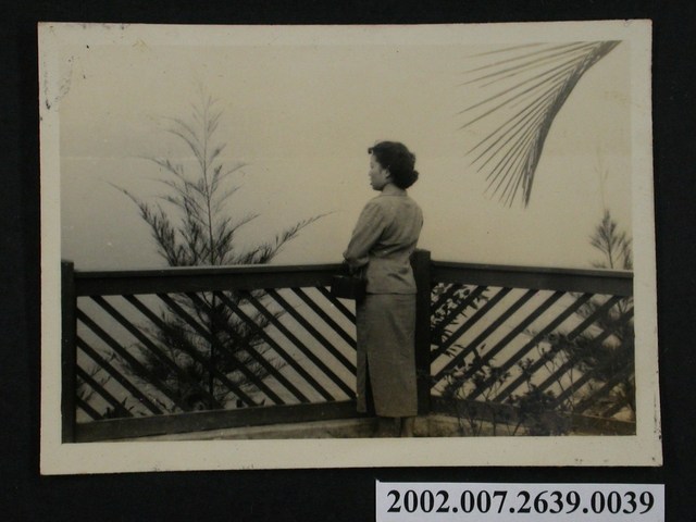 彭啟超夫人背身獨照 (共1張)