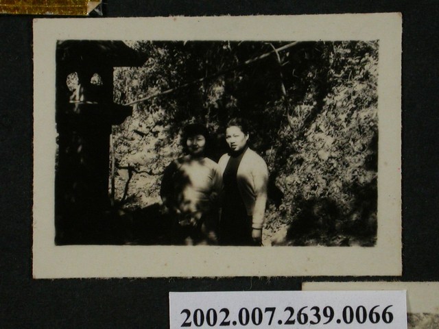 彭啟超夫人與1名女子合照 (共1張)