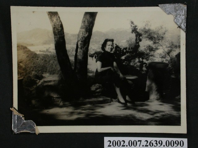 彭啟超夫人獨照 (共1張)