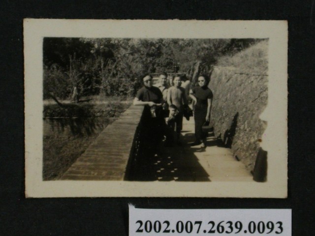 彭啟超夫人一行人合照 (共1張)