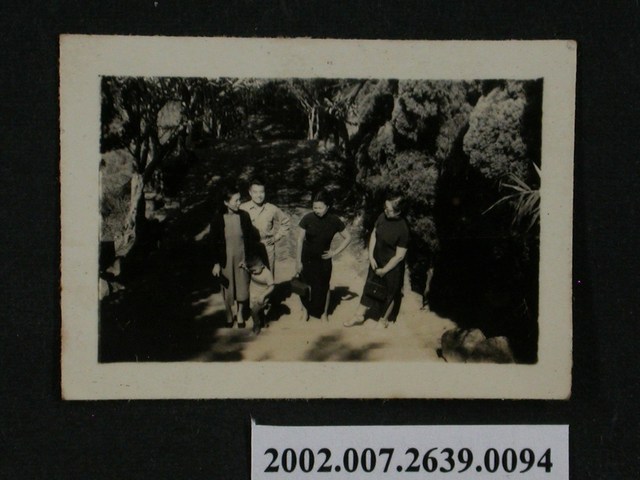 彭啟超夫人一行人合照 (共1張)