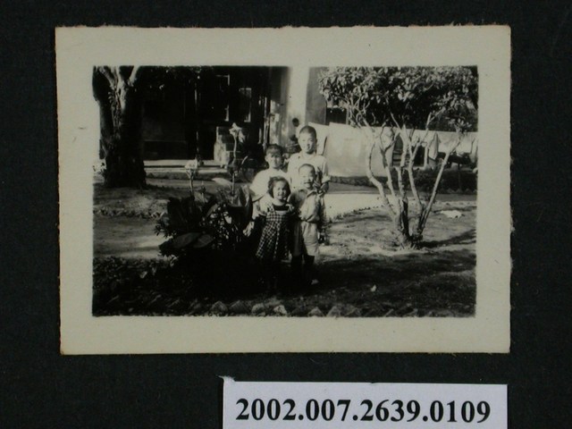 4名孩童合照 (共1張)