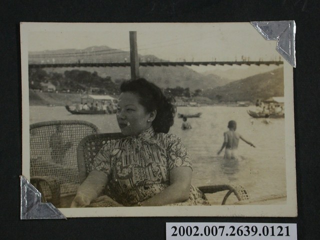 彭啟超夫人半身獨照 (共1張)