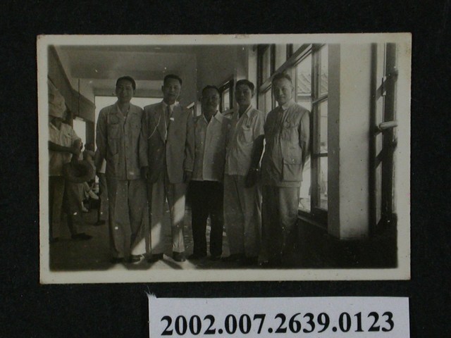 5名男子合照 (共1張)