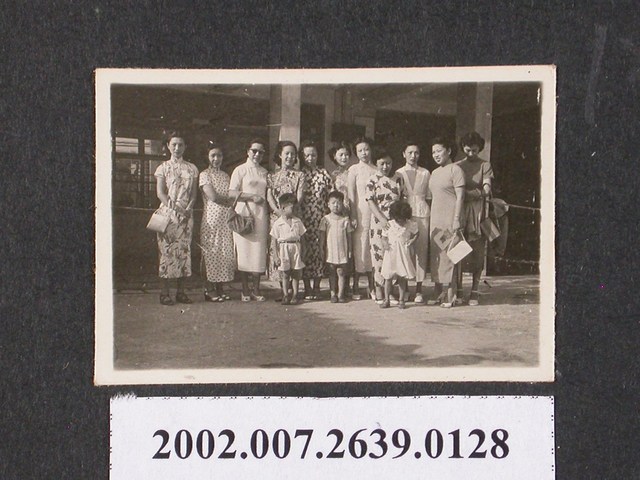 彭啟超夫人一行人合照 (共1張)