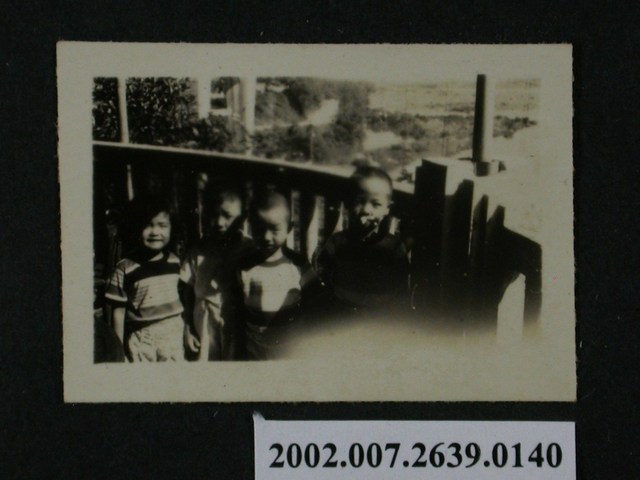 4名孩童合照 (共1張)