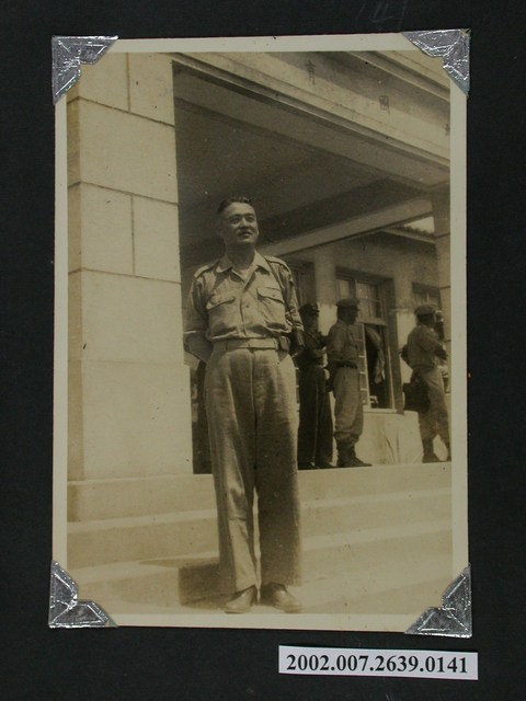 彭啟超獨照 (共1張)