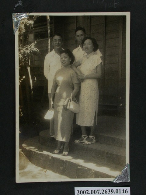 彭啟超夫婦一行人合照 (共1張)