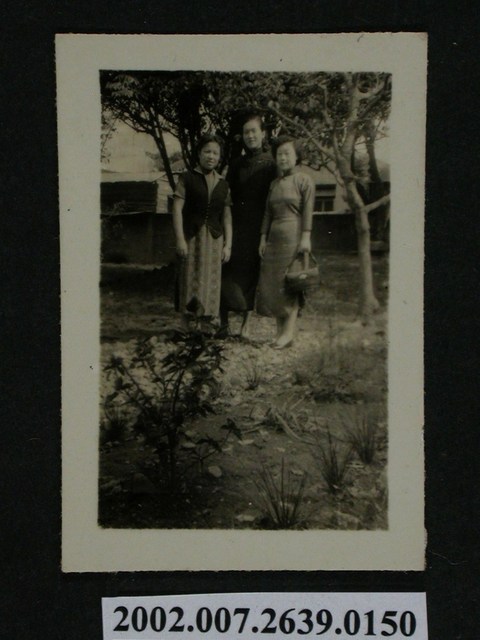 彭啟超夫人與2名女子合照 (共1張)