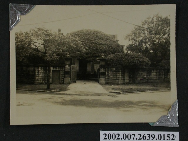 圍牆與鐵柵門入口外部拍攝 (共1張)