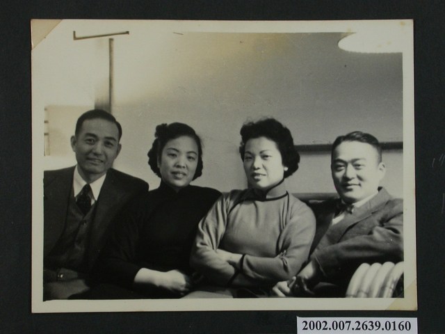 彭啟超夫婦與1對夫婦合照 (共1張)