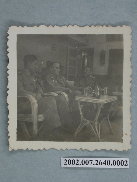 彭啟超與軍官談話 (共1張)