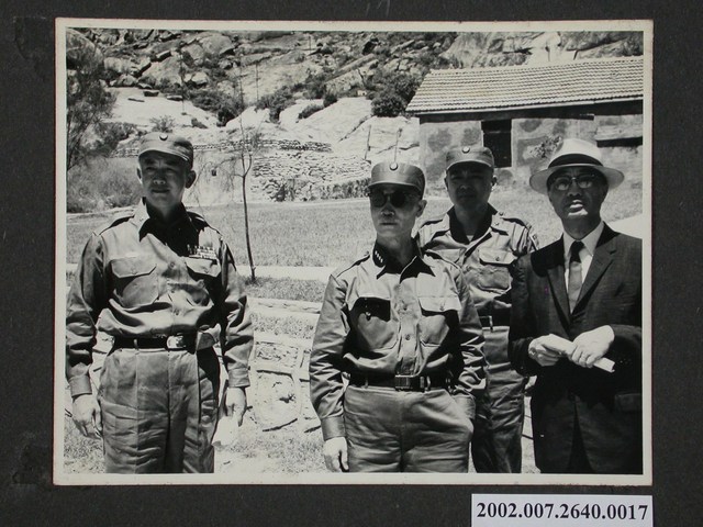 彭啟超與陳誠等人合影 (共1張)