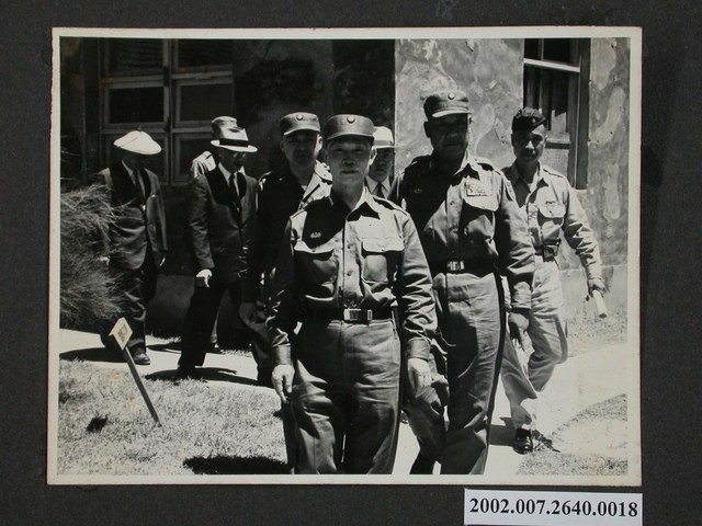 彭啟超與陳誠等人合影 (共1張)