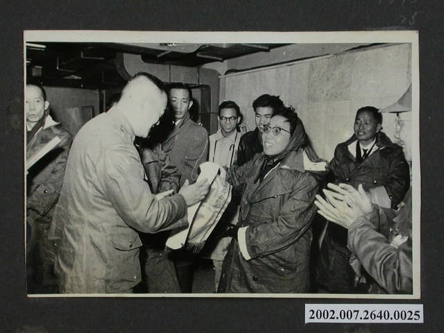 彭啟超頒發紀念獎旗 (共1張)