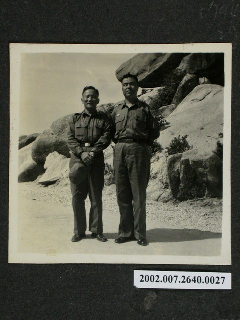 二名軍人合影 (共1張)